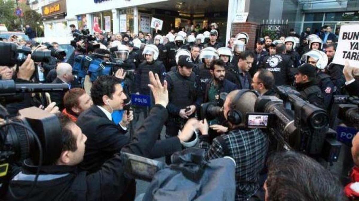 Turkish police raid offices of Kurdish party in Istanbul